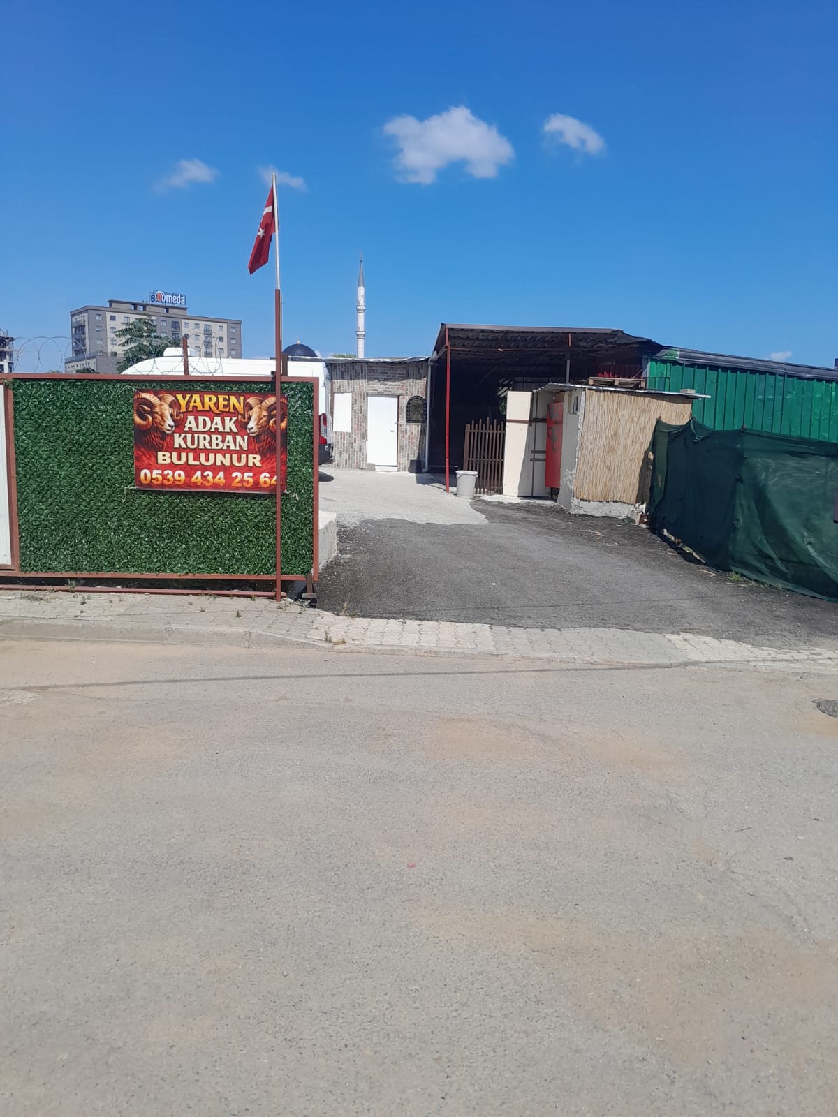 Yaren Adak & Kurban tesisimizin girişi